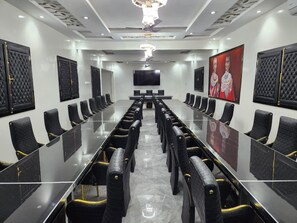 Luxury Studio Suite, Pool View | Meeting facility - RÉSIDENCE MAME DIARRA  (Kaolack)