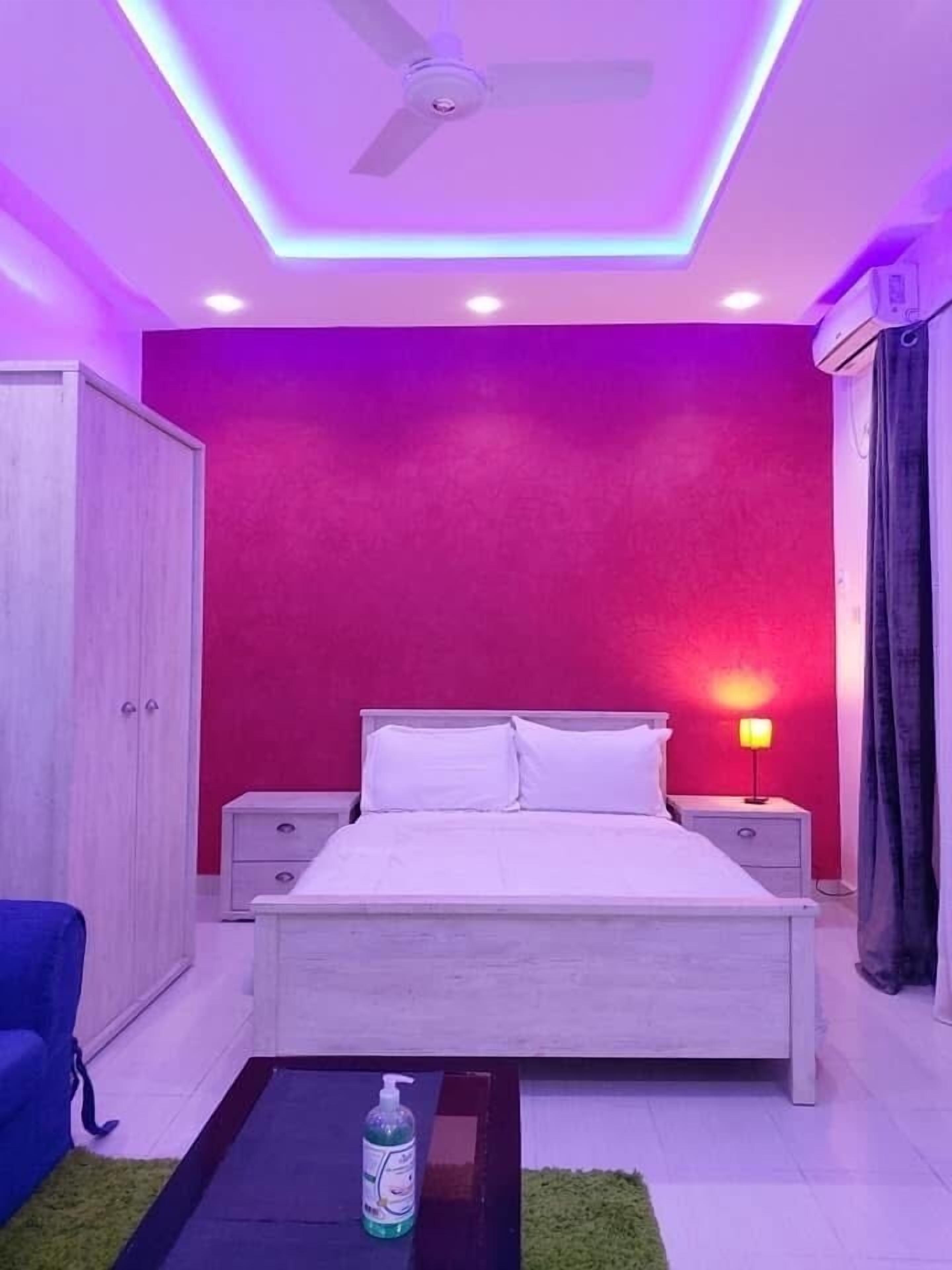Deluxe Duplex, City View | Desk, free WiFi