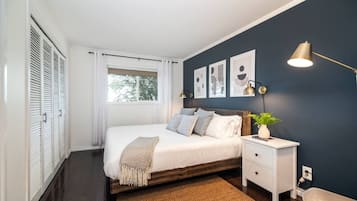 3 habitaciones, escritorio, tabla de planchar con plancha y wifi