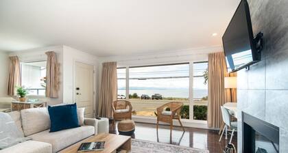 Beachfront · sunrise ocean views, 3BR, BBQ