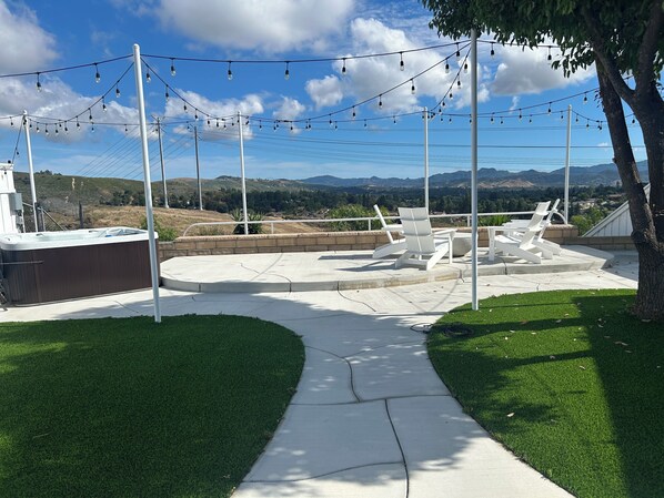 Outdoor spa tub - Jacuzzi View Destination Home (Thousand Oaks)