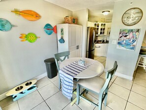 Dining - Coastal Retreat - Breezy and Bright - Bike to St. Pete Beach (St. Petersburg)