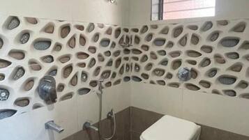 Shower, towels, soap, shampoo