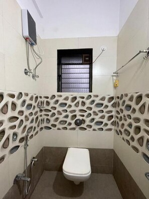 Ducha, toallas, jabón, shampoo