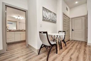 Dining - Luxury Houston Apartment: Rooftop Pool, City Views & King Beds Near Downtown (Houston)