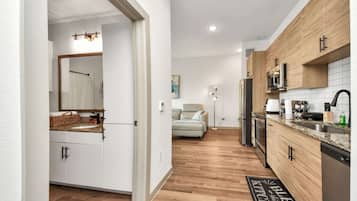 Coffee/tea maker, fridge, microwave, oven