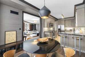 Dining - Panoramic CN Tower Views - Free Parking (Toronto)