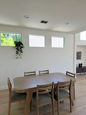Dining - Walkable Spacious Dallas Group Stay - Private Gate + 85" TV (Dallas)