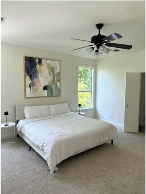 Room - Walkable Spacious Dallas Group Stay - Private Gate + 85" TV (Dallas)