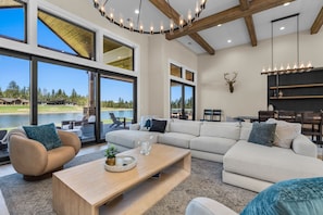 Smart TV, fireplace - Brand-New Lakefront Estate | Private Lake + Hot Tub | Outdoor Living (Bend)