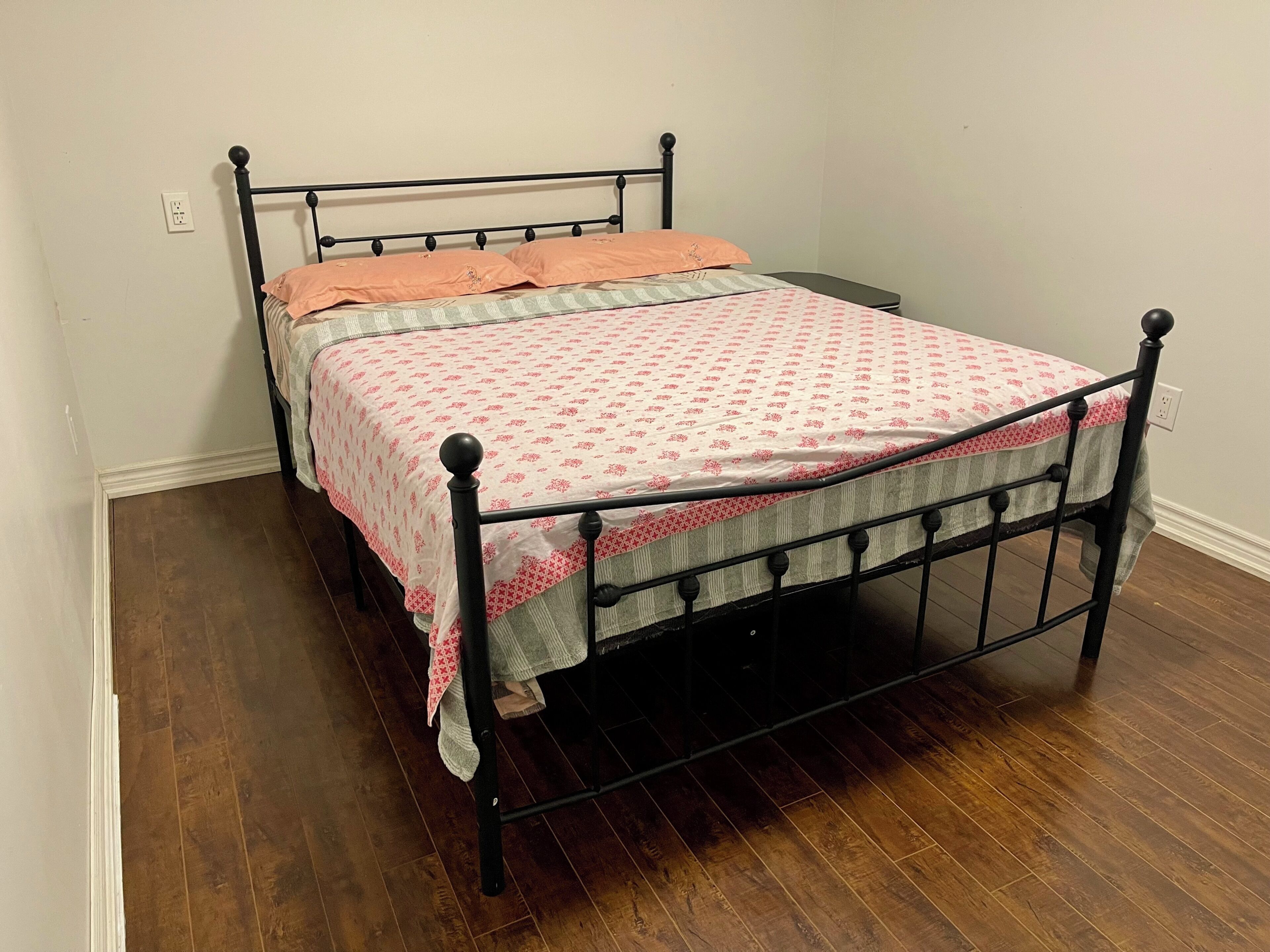 WiFi, bed sheets