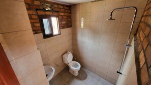 Bathroom - SIMBA Guesthouse, Secure Full-Service New Retreat in Compound (Bujumbura)