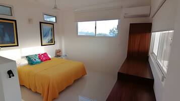 Apartment | Blackout curtains, free WiFi