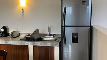 Apartment | Private kitchen | Stovetop, cookware/dishes/utensils