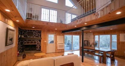 Two Living Rooms + 8 Mins to Belleayre