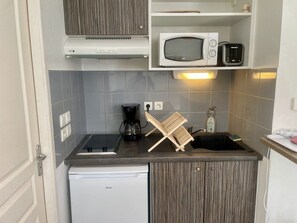 Refrigerador y utensilios de cocina 