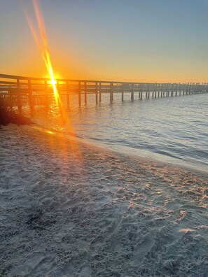 Beach - Welcome to Nyla‘s Cove. It’s a two bedroom two bath modernly stylish duplex unit (Pensacola)
