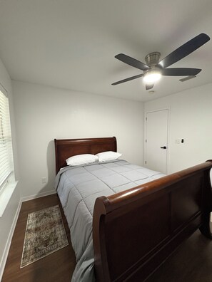 Room - Welcome to Nyla‘s Cove. It’s a two bedroom two bath modernly stylish duplex unit (Pensacola)