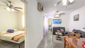 3 bedrooms, desk, iron/ironing board, WiFi