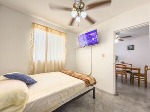 Desk, iron/ironing board, WiFi, bed sheets - Amplia casa cerca del aeropuerto (Ciudad Apodaca)
