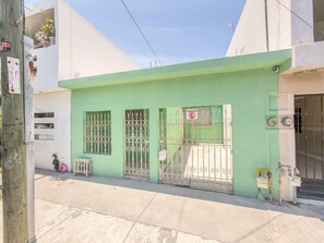 Exterior - Amplia casa cerca del aeropuerto (Ciudad Apodaca)