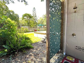 Property grounds - The Tides - 70s Seaside Bungalow (Port Douglas)