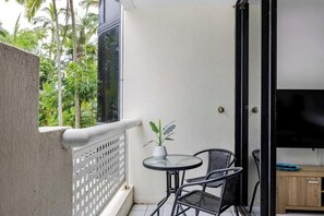 Property grounds - Easy Stay Pool, Esplanade Views (Cairns City)