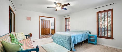 3 habitaciones, tabla de planchar con plancha, wifi y ropa de cama