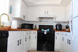 Private kitchen - Welcome to Blue Paradice, Englewood Beach, a beautiful fully equipped 2-bed,2-ba (Englewood)