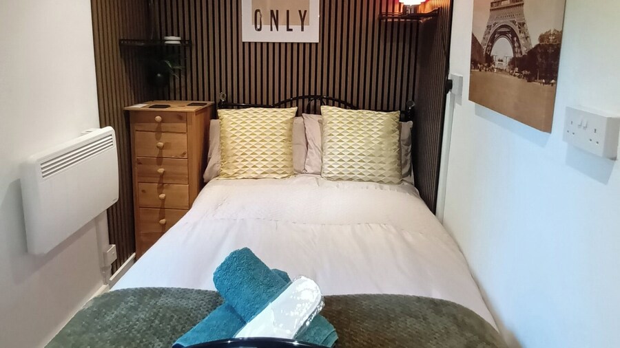 Le Hub Roundhay Sleeps 2 With Garden Room