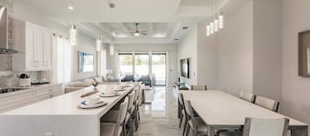 Brisa del Mar by Avantstay 4BR Coastal-modern Retreat + Private Pool + Outdoor Dining Walk to the Gulf + Mercato Minutes Away