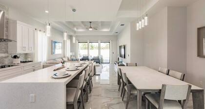 Brisa del Mar by Avantstay 4BR Coastal-modern Retreat + Private Pool + Outdoor Dining Walk to the Gulf + Mercato Minutes Away