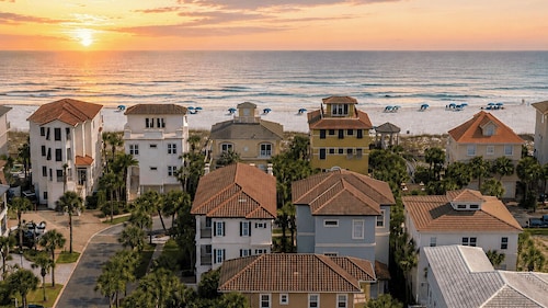 Spyglass by Avantstay 5BR + 3 Balconies + Community Pool Walk to Beach + Minutes to Harborwalk Village & Henderson Beach State Park