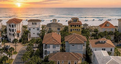 Spyglass by Avantstay 5BR + 3 Balconies + Community Pool Walk to Beach + Minutes to Harborwalk Village & Henderson Beach State Park