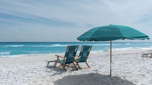 Unclassified image, 3 of 62, button - Spyglass by Avantstay 5BR + 3 Balconies + Community Pool Walk to Beach + Minutes to Harborwalk Village & Henderson Beach State Park (Destin)