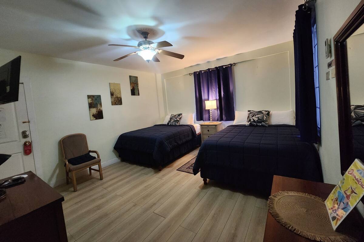 Deluxe Quadruple Room | Blackout drapes, iron/ironing board, free WiFi