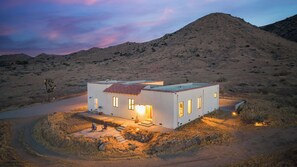House (3 Bedrooms) | Interior - Ember Sky by Avantstay Private Pool + Patio + BBQ Pappy & Harriet's + Joshua Tree National Park (Yucca Valley)