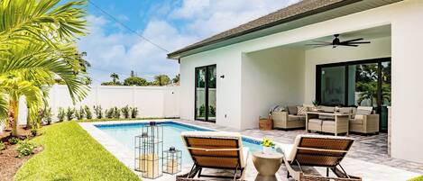 House (4 Bedrooms) | Front of property