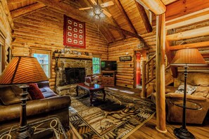 Smart TV, fireplace, DVD player - Rustic Smoky Mountain Cabin | Hot Tub & Wooded Privacy (Seviervile)
