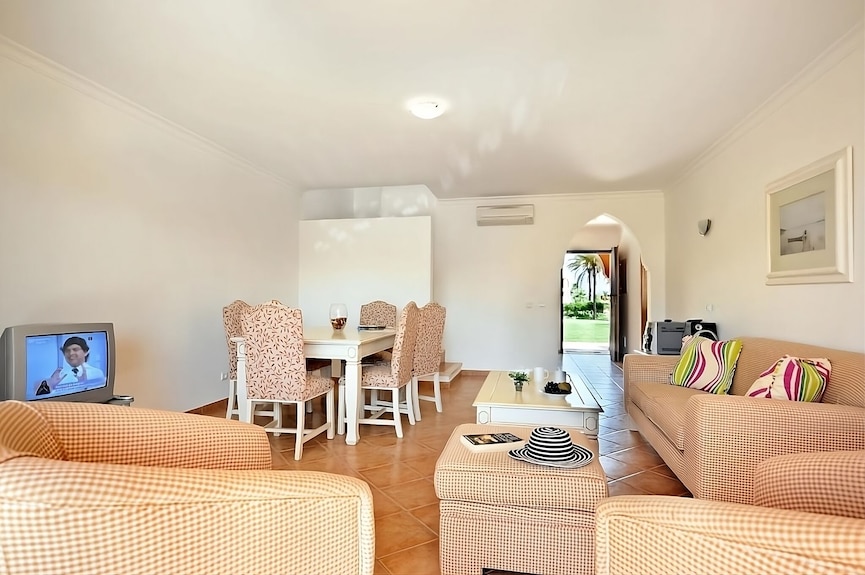 Family And Friends Getaway! Fully-equipped Kitchen, Outdoor Pools, Free Parking! - アルヴォル