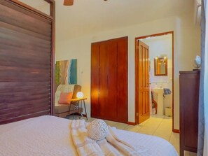 1 bedroom, Internet, bed sheets - Welcome to CnH Costa Verde: Charming 1-bedroom condo with AC in sunny Coco (Coco)