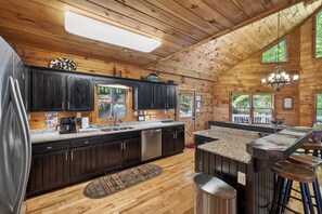 Fridge, microwave, oven, stovetop - Aska Bliss | Mountain Retreat in Aska Adventure Area (Blue Ridge)