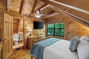 Iron/ironing board, free WiFi, bed sheets - A Bird's Eye View - Pet-Friendly Cabin in Cherry Log (Cherry Log)