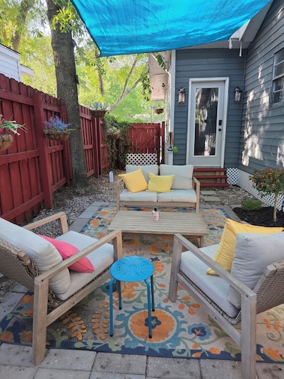 Downtown Gulfport Cozy Courtyard Minutes to beach