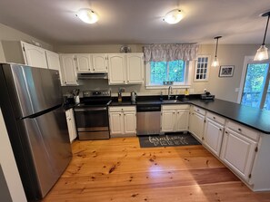 Private kitchen - Bright Updated Chalet Beaches, Deck, Workstations (Madison)