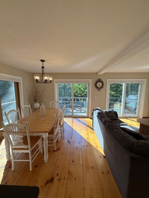 Interior - Bright Updated Chalet Beaches, Deck, Workstations (Madison)