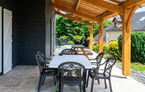 Outdoor dining - Charmante maison avec piscine (Saint-Mesmin)