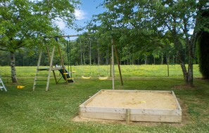 Children’s area - Charmante maison avec piscine (Saint-Mesmin)