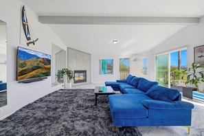 Smart TV, fireplace, stereo