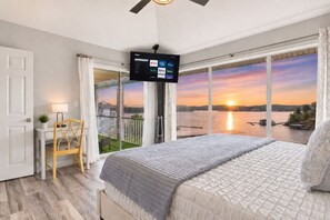 Desk, iron/ironing board, travel cot, WiFi - Top Floor Condo | Panoramic Lake Views + Pools (Lake Ozark, Village of Four Seasons)